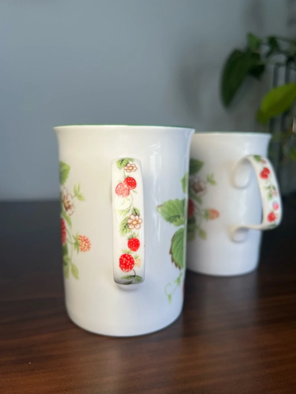 2 'Strawberry Fruit Garden' 1990 mugs. Roy Kirkham fine bone china. - Picture 12 of 13